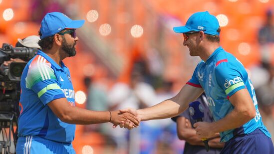 ರೋಹಿತ್​ ಶರ್ಮಾ ಹ್ಯಾಟ್ರಿಕ್ ಟಾಸ್ ಸೋಲು; ಬೌಲಿಂಗ್ ಆಯ್ದುಕೊಂಡ ಇಂಗ್ಲೆಂಡ್, ಭಾರತ ತಂಡದಲ್ಲಿ 3 ಬದಲಾವಣೆ