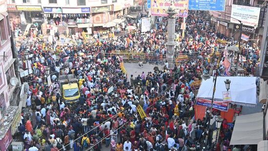 ಇತರ ಮಾರ್ಗಗಳ ಮೂಲಕ ಭಕ್ತರನ್ನು ದೇವಾಲಯಕ್ಕೆ ಕಳುಹಿಸಲಾಗುತ್ತಿದೆ