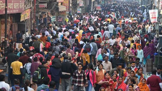 ಕಾಶಿಯ ಬೀದಿಗಳು ಜನರಿಂದ ತುಂಬಿವೆ..