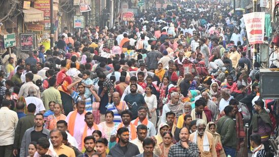 ಪ್ರತಿಯೊಂದು ರಸ್ತೆಯಲ್ಲೂ ಹರ-ಹರ ಮಹಾದೇವ್ ಎಂಬ ಘೋಷಣೆ ಪ್ರತಿಧ್ವನಿಸುತ್ತಿದೆ.