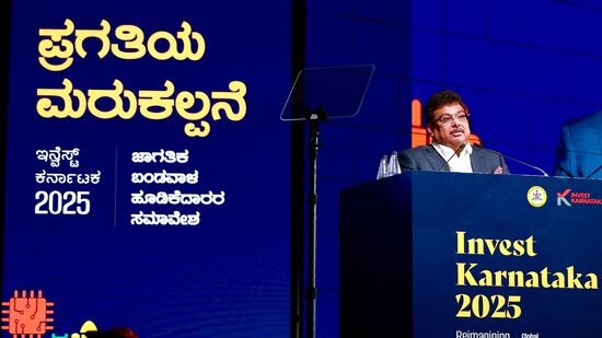 ನಾಲ್ಕು ದಿನಗಳ ಕಾಲ ಇಲ್ಲಿ ನಡೆದ ಜಾಗತಿಕ ಹೂಡಿಕೆದಾರರ ಸಮಾವೇಶದ ಮೂಲಕ ಸದ್ಯಕ್ಕೆ ರಾಜ್ಯಕ್ಕೆ 10,27,378 ಕೋಟಿ ರೂಪಾಯಿ ಬಂಡವಾಳ ಹೂಡಿಕೆ ಮತ್ತು 6 ಲಕ್ಷ ಉದ್ಯೋಗ ಸೃಷ್ಟಿ ಖಾತ್ರಿಯಾಗಿದೆ ಎಂದು &nbsp;ಬೃಹತ್ ಮತ್ತು ಮಧ್ಯಮ ಕೈಗಾರಿಕೆ ಸಚಿವ ಎಂ ಬಿ ಪಾಟೀಲ ಶುಕ್ರವಾರ ಹೇಳಿದ್ದಾರೆ.