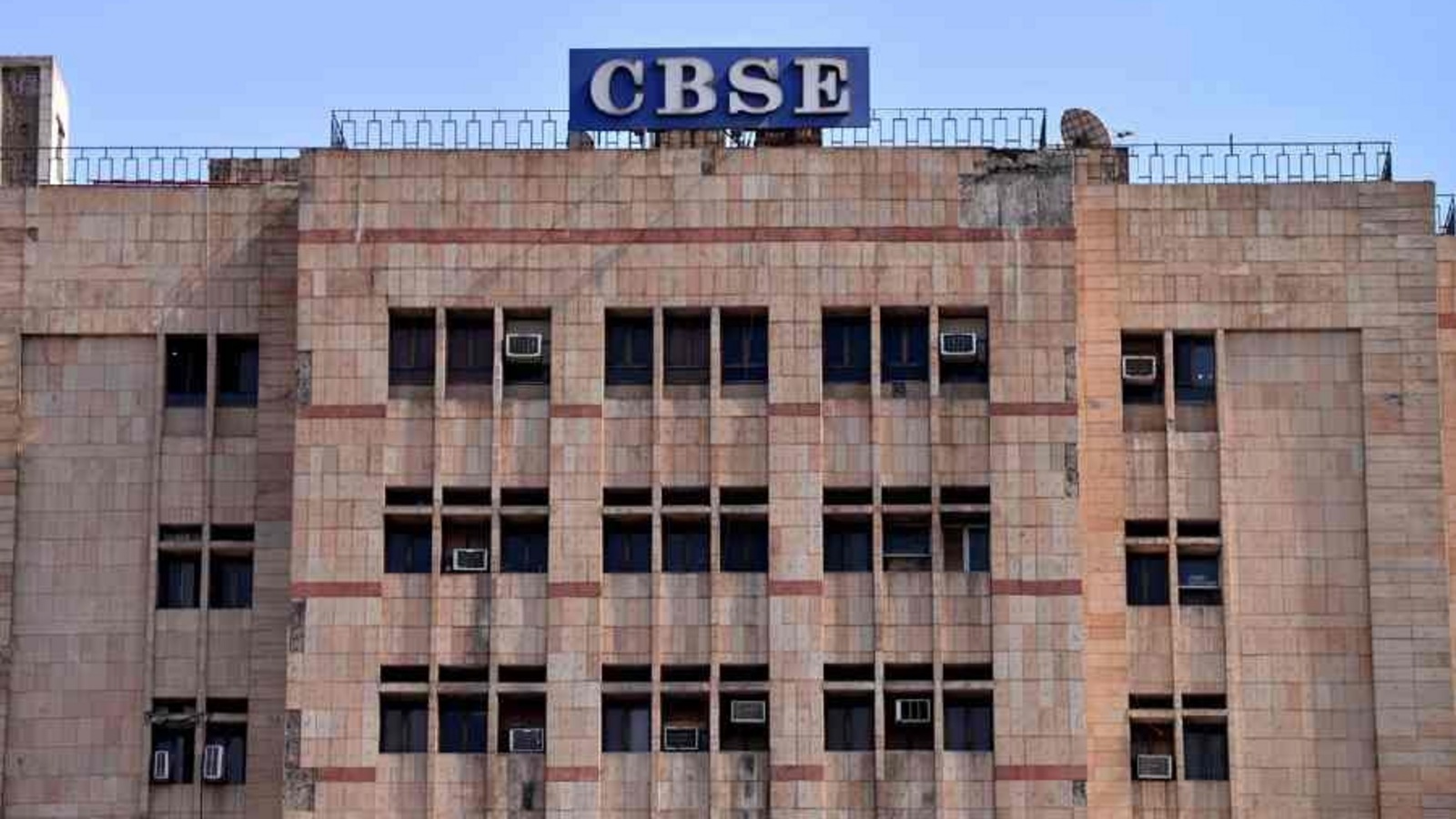 CBSE Exams 2025: ಸಿಬಿಎಸ್ಇ ಬೋರ್ಡ್ ಪರೀಕ್ಷೆಗಳು ಇಂದಿನಿಂದ ಆರಂಭ, 7,842 ಕೇಂದ್ರಗಳಲ್ಲಿ 42 ಲಕ್ಷಕ್ಕೂ ಹೆಚ್ಚು ವಿದ್ಯಾರ್ಥಿಗಳ ಹಾಜರಿ