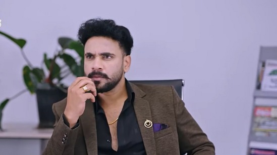 ಜೀ ಕನ್ನಡ ವಾಹಿನಿಯ ಪ್ರೊಮೊದಲ್ಲಿ ಇಷ್ಟು ಮಾಹಿತಿ ಇದೆ. ಮುಂದೆ ಜೈದೇವ್ ಏನು ಮಾಡುತ್ತಾನೆ? ಗೌತಮ್ ಚೇರ್ಮನ್ ಹುದ್ದೆ ಉಳಿಯುತ್ತ ಎಂಬ ಪ್ರಶ್ನೆ ಸೀರಿಯಲ್ ವೀಕ್ಷಕರಲ್ಲಿ ಇದೆ. ಜೀ ಕನ್ನಡ ವಾಹಿನಿಯ ಪ್ರೊಮೊದಲ್ಲಿ ಇಷ್ಟು ಮಾಹಿತಿ ಇದೆ. ಮುಂದೆ ಜೈದೇವ್ ಏನು ಮಾಡುತ್ತಾನೆ? ಗೌತಮ್ ಚೇರ್ಮನ್ ಹುದ್ದೆ ಉಳಿಯುತ್ತ ಎಂಬ ಪ್ರಶ್ನೆ ಸೀರಿಯಲ್ ವೀಕ್ಷಕರಲ್ಲಿ ಇದೆ.