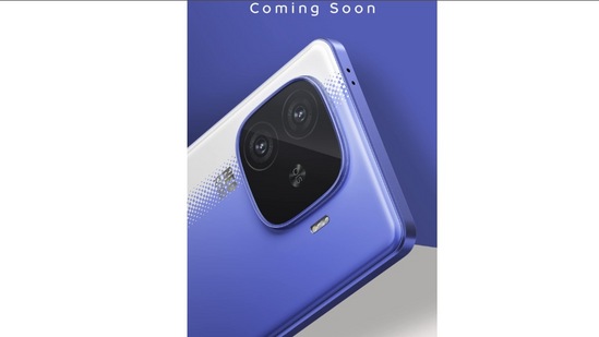 ಐಕ್ಯೂಒ 10ಆರ್: ವಿವೋ ಸಬ್ ಬ್ರಾಂಡ್ ಐಕ್ಯೂಒ ಇತ್ತೀಚೆಗೆ ಮಾರ್ಚ್ 11 ರಂದು ಭಾರತದಲ್ಲಿ ಐಕ್ಯೂಒ 10 ಆರ್ ಅನ್ನು ಬಿಡುಗಡೆ ಮಾಡುವುದನ್ನು ದೃಢಪಡಿಸಿದೆ. ಇದು ಕಂಪನಿಯ ಮೊದಲ 'ಆರ್' ರೂಪಾಂತರದ ಸ್ಮಾರ್ಟ್ಫೋನ್ ಆಗಿದ್ದು, 30,000 ರೂ.ಗಿಂತ ಕಡಿಮೆ ಬೆಲೆಯಲ್ಲಿ ಬಿಡುಗಡೆಯಾಗುವ ನಿರೀಕ್ಷೆಯಿದೆ. ಈ ಸ್ಮಾರ್ಟ್ಫೋನ್ 12 ಜಿಬಿ ರಾಮ್, ಸ್ನ್ಯಾಪ್ಡ್ರಾಗನ್ 8 ಎಸ್ ಜೆನ್ 3 ಪ್ರೊಸೆಸರ್ ಹೊಂದಿದೆ. ಇದು 144 ಹೆರ್ಟ್ಜ್ ರಿಫ್ರೆಶ್ ರೇಟ್ ಮತ್ತು 1.5 ಕೆ ರೆಸಲ್ಯೂಶನ್ ಹೊಂದಿರುವ 6.78 ಇಂಚಿನ ಅಮೋಲೆಡ್ ಡಿಸ್ಪ್ಲೇಯನ್ನು ಹೊಂದಿರಬಹುದು. ಐಕ್ಯೂಒ 10ಆರ್: ವಿವೋ ಸಬ್ ಬ್ರಾಂಡ್ ಐಕ್ಯೂಒ ಇತ್ತೀಚೆಗೆ ಮಾರ್ಚ್ 11 ರಂದು ಭಾರತದಲ್ಲಿ ಐಕ್ಯೂಒ 10 ಆರ್ ಅನ್ನು ಬಿಡುಗಡೆ ಮಾಡುವುದನ್ನು ದೃಢಪಡಿಸಿದೆ. ಇದು ಕಂಪನಿಯ ಮೊದಲ 'ಆರ್' ರೂಪಾಂತರದ ಸ್ಮಾರ್ಟ್ಫೋನ್ ಆಗಿದ್ದು, 30,000 ರೂ.ಗಿಂತ ಕಡಿಮೆ ಬೆಲೆಯಲ್ಲಿ ಬಿಡುಗಡೆಯಾಗುವ ನಿರೀಕ್ಷೆಯಿದೆ. ಈ ಸ್ಮಾರ್ಟ್ಫೋನ್ 12 ಜಿಬಿ ರಾಮ್, ಸ್ನ್ಯಾಪ್ಡ್ರಾಗನ್ 8 ಎಸ್ ಜೆನ್ 3 ಪ್ರೊಸೆಸರ್ ಹೊಂದಿದೆ. ಇದು 144 ಹೆರ್ಟ್ಜ್ ರಿಫ್ರೆಶ್ ರೇಟ್ ಮತ್ತು 1.5 ಕೆ ರೆಸಲ್ಯೂಶನ್ ಹೊಂದಿರುವ 6.78 ಇಂಚಿನ ಅಮೋಲೆಡ್ ಡಿಸ್ಪ್ಲೇಯನ್ನು ಹೊಂದಿರಬಹುದು.