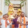 ಜಾತ್ರಾ ಮಹೋತ್ಸವಕ್ಕಾಗಿ ಮಠದಲ್ಲಿ ಇರಿಸಲಾಗುವ ಕಳಶವನ್ನು ಭಕ್ತರು ತಂದು ಶ್ರೀ ಸಿದ್ಧಗಂಗಾ ವೈಭವದ ಶ್ರೀ ಸಿದ್ಧಲಿಂಗೇಶ್ವರ ರಥೋತ್ಸವದ ಭಾಗವಾಗಿ ರಥಕ್ಕೆ ಕಳಸ ಪ್ರತಿಷ್ಠಾಪನೆ ಮಾಡಲಾಗುತ್ತದೆ. <p>ಜಾತ್ರಾ ಮಹೋತ್ಸವಕ್ಕಾಗಿ ಮಠದಲ್ಲಿ ಇರಿಸಲಾಗುವ ಕಳಶವನ್ನು ಭಕ್ತರು ತಂದು ಶ್ರೀ ಸಿದ್ಧಗಂಗಾ ವೈಭವದ ಶ್ರೀ ಸಿದ್ಧಲಿಂಗೇಶ್ವರ ರಥೋತ್ಸವದ ಭಾಗವಾಗಿ ರಥಕ್ಕೆ ಕಳಸ ಪ್ರತಿಷ್ಠಾಪನೆ ಮಾಡಲಾಗುತ್ತದೆ.</p>