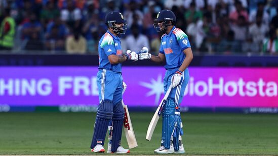 ಏಕದಿನ ಕ್ರಿಕೆಟ್​ನಲ್ಲಿ ಅತಿ ಕಡಿಮೆ ಇನ್ನಿಂಗ್ಸ್​​​ಗಳಲ್ಲಿ 8 ಶತಕ ಪೂರ್ಣಗೊಳಿಸಿದ ಭಾರತದ ಮೊದಲ ಆಟಗಾರ ಎಂಬ ಹೆಗ್ಗಳಿಕೆಗೆ ಪಾತ್ರರಾಗಿದ್ದಾರೆ. ಗಿಲ್ ಕೇವಲ 51 ಇನ್ನಿಂಗ್ಸ್​​ಗಳಲ್ಲಿ ಈ ಸಾಧನೆ ಮಾಡುವ ಮೂಲಕ ಧವನ್, ಕೊಹ್ಲಿ ಅವರನ್ನು ಹಿಂದಕ್ಕೆ ತಳ್ಳಿದ್ದಾರೆ.