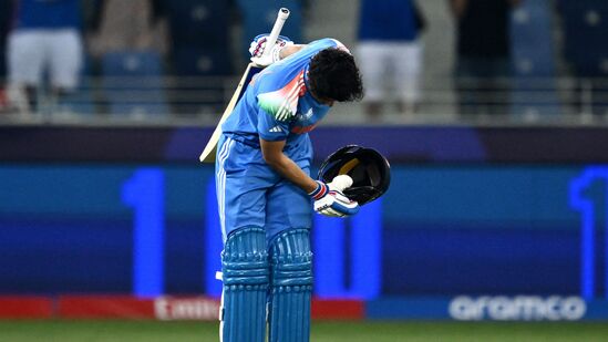 ಏಕದಿನ ವೃತ್ತಿಜೀವನದಲ್ಲಿ 8ನೇ ಶತಕ ಸಿಡಿಸಿದ ಶುಭ್ಮನ್ ಗಿಲ್ ವಿಶೇಷ ದಾಖಲೆಯೊಂದನ್ನು ಸಿಡಿಸುವ ಮೂಲಕ ಭಾರತೀಯ ದಿಗ್ಗಜರ ದಾಖಲೆಯನ್ನು ಮುರಿದಿದ್ದಾರೆ. ಕೊಹ್ಲಿ, ಧವನ್, ಸಚಿನ್ ಅವರನ್ನೂ ಹಿಂದಿಕ್ಕಿದ್ದಾರೆ.