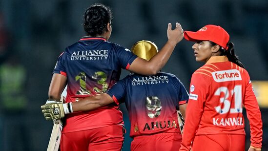 ಮೊದಲ ಆವೃತ್ತಿಯಲ್ಲಿ ಹರ್ಮನ್ಪ್ರೀತ್ ಕೌರ್ ನಾಯಕತ್ವದ ಮುಂಬೈ ಇಂಡಿಯನ್ಸ್ ಚಾಂಪಿಯನ್ ಆಗಿತ್ತು. 2ನೇ ಆವೃತ್ತಿಯಲ್ಲಿ ಸ್ಮೃತಿ ಮಂದಾನ ನಾಯಕತ್ವದ ಆರ್ಸಿಬಿ ಪ್ರಶಸ್ತಿ ಗೆದ್ದಿತ್ತು. ಮೊದಲ ಆವೃತ್ತಿಯಲ್ಲಿ ಹರ್ಮನ್ಪ್ರೀತ್ ಕೌರ್ ನಾಯಕತ್ವದ ಮುಂಬೈ ಇಂಡಿಯನ್ಸ್ ಚಾಂಪಿಯನ್ ಆಗಿತ್ತು. 2ನೇ ಆವೃತ್ತಿಯಲ್ಲಿ ಸ್ಮೃತಿ ಮಂದಾನ ನಾಯಕತ್ವದ ಆರ್ಸಿಬಿ ಪ್ರಶಸ್ತಿ ಗೆದ್ದಿತ್ತು.