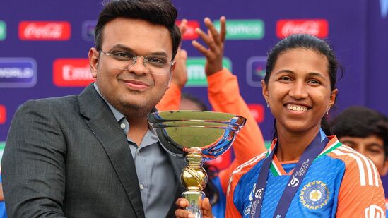 ಲೀಗ್ ಹಂತದ ಪಂದ್ಯಗಳಲ್ಲಿ ಇಷ್ಟು ವೀಕ್ಷಣೆ ಪಡೆಯುವ ಮೂಲಕ ದಾಖಲೆ ಬರೆದಿದೆ. ಕಳೆದ ವರ್ಷಕ್ಕೆ ಹೋಲಿಸಿದರೆ ಟಿವಿ ರೇಟಿಂಗ್ಗಳು ಶೇಕಡಾ 150 ರಷ್ಟು ಮತ್ತು ಡಿಜಿಟಲ್ ವೀಕ್ಷಣೆ ಶೇಕಡಾ 70 ರಷ್ಟು ಹೆಚ್ಚಾಗಿದೆ. ಇದು ನಿಜಕ್ಕೂ ಸಂತಸದ ಸುದ್ದಿ ಎಂದಿದ್ದಾರೆ. ಲೀಗ್ ಹಂತದ ಪಂದ್ಯಗಳಲ್ಲಿ ಇಷ್ಟು ವೀಕ್ಷಣೆ ಪಡೆಯುವ ಮೂಲಕ ದಾಖಲೆ ಬರೆದಿದೆ. ಕಳೆದ ವರ್ಷಕ್ಕೆ ಹೋಲಿಸಿದರೆ ಟಿವಿ ರೇಟಿಂಗ್ಗಳು ಶೇಕಡಾ 150 ರಷ್ಟು ಮತ್ತು ಡಿಜಿಟಲ್ ವೀಕ್ಷಣೆ ಶೇಕಡಾ 70 ರಷ್ಟು ಹೆಚ್ಚಾಗಿದೆ. ಇದು ನಿಜಕ್ಕೂ ಸಂತಸದ ಸುದ್ದಿ ಎಂದಿದ್ದಾರೆ.