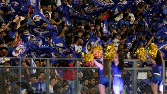 ಮುಂಬೈ ಮತ್ತು ಗುಜರಾತ್ ತಲಾ ಒಂದು ಪಂದ್ಯ ಗೆದ್ದಿದ್ದು, ಕ್ರಮವಾಗಿ ಮೂರು ಮತ್ತು 4ನೇ ಸ್ಥಾನ ಪಡೆದಿವೆ. ಯುಪಿ ವಾರಿಯರ್ಸ್ ಒಂದು ಪಂದ್ಯ ಗೆಲ್ಲದೆ ಕೊನೆಯ ಸ್ಥಾನದಲ್ಲಿದೆ.