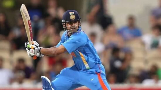 ಟೀಮ್ ಇಂಡಿಯಾ ಮಾಜಿ ಕೋಚ್ ಗೌತಮ್ ಗಂಭೀರ್ ಕೂಡ ಈ ಪಟ್ಟಿಯಲ್ಲಿದ್ದಾರೆ. ಅವರು 8 ಶತಕ ಪೂರೈಸಲು ತೆಗೆದುಕೊಂಡಿದ್ದ ಏಕದಿನ ಇನ್ನಿಂಗ್ಸ್​ಗಳು 98.