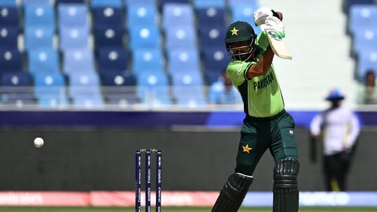 ಏಕದಿನ ಮಾದರಿಯ ಐಸಿಸಿ ಟೂರ್ನಮೆಂಟ್​ಗಳಲ್ಲಿ (ಏಕದಿನ ವಿಶ್ವಕಪ್, ಚಾಂಪಿಯನ್ಸ್ ಟ್ರೋಫಿ) ಪಾಕಿಸ್ತಾನ ಪರ ಅತಿ ಹೆಚ್ಚು ರನ್ ಗಳಿಸಿದ 3ನೇ ಆಟಗಾರ ಎಂಬ ಹೆಗ್ಗಳಿಕೆಗೆ ಪಾತ್ರರಾಗಿದ್ದಾರೆ.