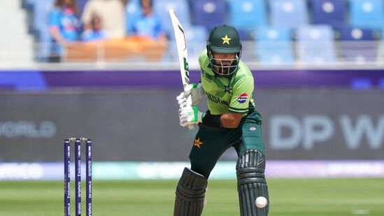 ಮೂರನೇ ಸ್ಥಾನದಲ್ಲಿರುವ ಬಾಬರ್ ಏಕದಿನ ವಿಶ್ವಕಪ್​ನಲ್ಲಿ 17 ಪಂದ್ಯಗಳಲ್ಲಿ 794 ರನ್ ಗಳಿಸಿದ್ದರೆ, ಚಾಂಪಿಯನ್ಸ್ ಟ್ರೋಫಿಯಲ್ಲಿ 7 ಪಂದ್ಯಗಳಲ್ಲಿ 220 ರನ್ ಸಿಡಿಸಿದ್ದಾರೆ. ಒಟ್ಟು 24 ಇನ್ನಿಂಗ್ಸ್​​ಗಳಲ್ಲಿ 1 ಶತಕ, 8 ಅರ್ಧಶತಕ ಸಹಿತ 1014 ರನ್ ಬಾರಿಸಿದ್ದಾರೆ. 50.70ರ ಬ್ಯಾಟಿಂಗ್ ಸರಾಸರಿ ಹೊಂದಿದ್ದಾರೆ.