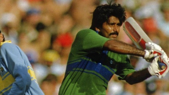 ಎರಡನೇ ಸ್ಥಾನದಲ್ಲಿರುವ ಜಾವೆದ್ ಮಿಯಾಮಿಂದ್ ಅವರು 30 ಇನ್ನಿಂಗ್ಸ್​ಗಳಲ್ಲಿ 1083 ರನ್ ಬಾರಿಸಿದ್ದಾರೆ. ಏಕದಿನ ವಿಶ್ವಕಪ್​ನಲ್ಲಿ 794 ರನ್ (17 ಇನ್ನಿಂಗ್ಸ್), ಚಾಂಪಿಯನ್ಸ್ ಟ್ರೋಫಿ 220 ರನ್ (7 ಇನ್ನಿಂಗ್ಸ್) ಸಿಡಿಸಿದ್ದಾರೆ.