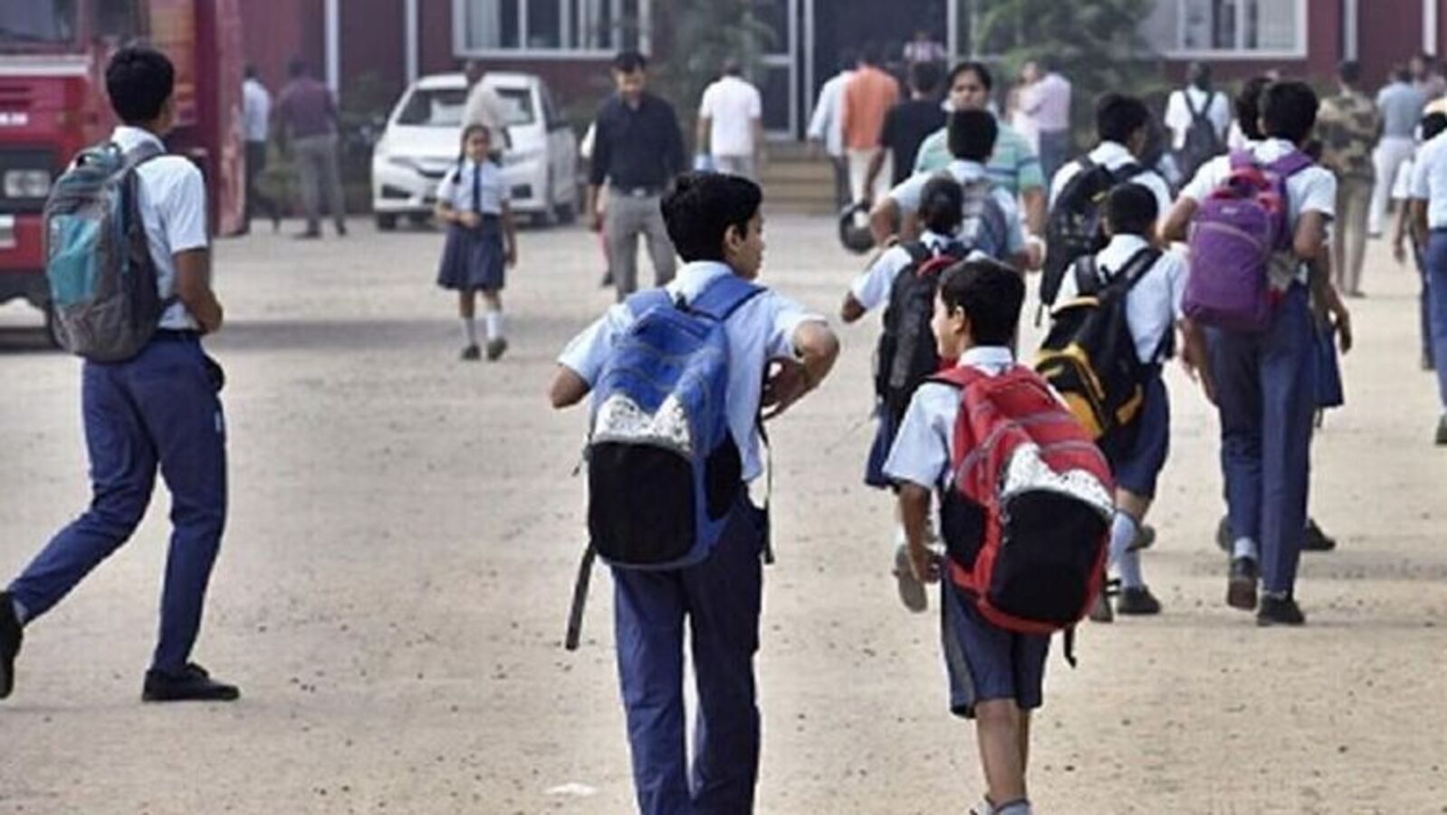 Education News: ಖಾಸಗಿ ಶಾಲೆಗಳಲ್ಲಿ ಶುಲ್ಕ ಶೇ.10 ರಿಂದ ಶೇ.30ರಷ್ಟು ಹೆಚ್ಚಳ, ಆತಂಕದಲ್ಲಿ ಪೋಷಕರು; ಶಿಕ್ಷಣ ಇಲಾಖೆ ವಿರುದ್ದ ಅಸಮಾಧಾನ