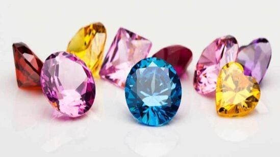 Gemstone: ಜ್ಯೋತಿಷ್ಯದಶಾಸ್ತ್ರದ ಪ್ರಕಾರ ಯಾವ ಹರಳು ಧರಿಸಿದರೆ ಹಣದ ಸಮಸ್ಯೆಗಳು ಕಡಿಮೆಯಾಗಿ ಸಂಪತ್ತು ಹೆಚ್ಚಾಗುತ್ತದೆ ಎಂಬುದನ್ನು ತಿಳಿಯಿರಿ.