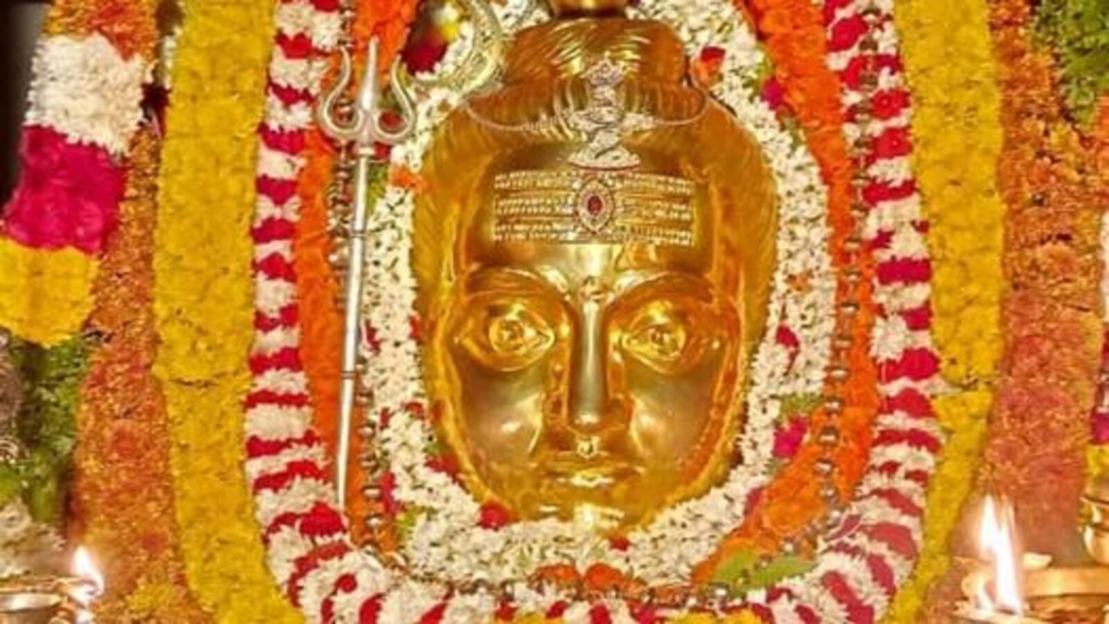 ಮಲೈಮಹದೇಶ್ವರ ಬೆಟ್ಟದಲ್ಲಿ ಶಿವರಾತ್ರಿ ಜಾತ್ರಾ ಸಡಗರ, ಸಹಸ್ರಾರು ಭಕ್ತರಿಂದ ಮಾದಪ್ಪನಿಗೆ ಪೂಜೆ, ದೇಗುಲದಲ್ಲಿ ಬಗೆಬಗೆಯ ತರಕಾರಿ ಅಲಂಕಾರ