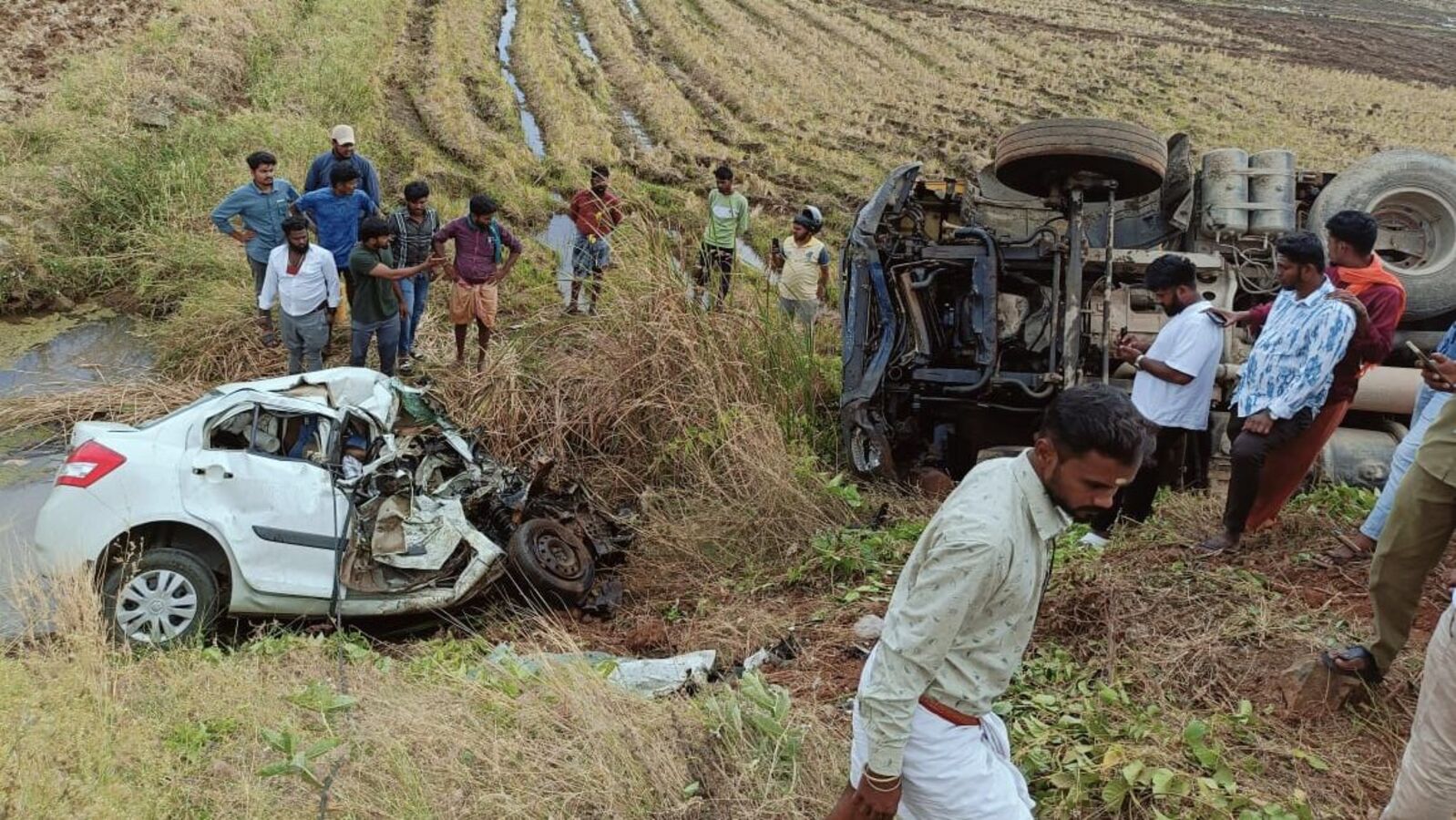 ಮಾದಪ್ಪನ ದರ್ಶನಕ್ಕೂ ಮುನ್ನವೇ ಜೀವ ತೆತ್ತ ಐವರು ಮೈಸೂರಿನ ಎಂಜಿನಿಯರಿಂಗ್‌ ವಿದ್ಯಾರ್ಥಿಗಳು; ಕೊಳ್ಳೇಗಾಲ ಬಳಿ ಭೀಕರ ಅಪಘಾತ