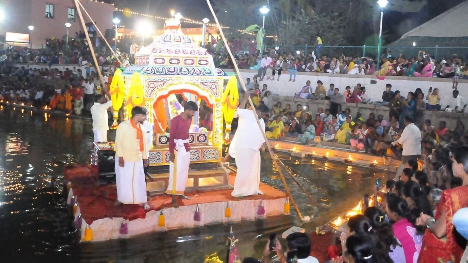 Tumkur Siddaganga Jatre 2025: ತುಮಕೂರು ಸಿದ್ದಗಂಗಾ ಜಾತ್ರೆಯಲ್ಲಿ ತೆಪ್ಪೋತ್ಸವದ ಸಂಭ್ರಮ, ಪಾಲಕಿ ಉತ್ಸವದೊಂದಿಗೆ ಬಾಣ ಬಿರುಸುಗಳ ವೈಭವ