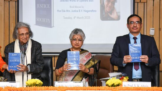 ಸುಪ್ರೀಂ ಕೋರ್ಟ್‌ ನ್ಯಾಯಮೂರ್ತಿ ಬಿ ವಿ ನಾಗರತ್ನ ಅವರು ಪ್ರೊಫೆಸರ್ ಉಪೇಂದ್ರ ಭಕ್ಷಿ ಅವರ ‘ಲಾ, ಜಸ್ಟೀಸ್‌, ಸೊಸೈಟಿ’ ಎಂಬ ಪುಸ್ತಕ ಬಿಡುಗಡೆ ಮಾಡಿದರು. ನವದೆಹಲಿಯ ಇಂಡಿಯನ್ ಲಾ ಇನ್‌ಸ್ಟಿಟ್ಯೂಟ್‌ನಲ್ಲಿ ನಡೆದ ಕಾರ್ಯಕ್ರಮದಲ್ಲಿ ಉಪೇಂದ್ರ ಭಕ್ಷಿ ಹಾಗೂ ವಿಕೆ ಅಹುಜಾ ಅವರೂ ಜತೆಗಿದ್ದರು. ಆಕ್ಸ್‌ಫರ್ಡ್‌ ಯೂನಿವರ್ಸಿಟಿ ಪ್ರೆಸ್ ಈ ಪುಸ್ತಕವನ್ನು ಪ್ರಕಟಿಸಿದೆ. &nbsp;