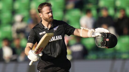 ಪಂದ್ಯದಲ್ಲಿ ಮೊದಲು ಬ್ಯಾಟಿಂಗ್ ಮಾಡಿದ ನ್ಯೂಜಿಲೆಂಡ್ 6 ವಿಕೆಟ್ ಕಳೆದುಕೊಂಡು 362 ರನ್ ಗಳಿಸಿತು. ಚಾಂಪಿಯನ್ಸ್ ಟ್ರೋಫಿ ಇತಿಹಾಸದಲ್ಲಿ ಮೊದಲ ಇನ್ನಿಂಗ್ಸ್ನಲ್ಲಿ ತಂಡವೊಂದು ದಾಖಲಿಸಿದ ಗರಿಷ್ಠ ಮೊತ್ತ ಇದಾಗಿದೆ. ಪಂದ್ಯದಲ್ಲಿ ಮೊದಲು ಬ್ಯಾಟಿಂಗ್ ಮಾಡಿದ ನ್ಯೂಜಿಲೆಂಡ್ 6 ವಿಕೆಟ್ ಕಳೆದುಕೊಂಡು 362 ರನ್ ಗಳಿಸಿತು. ಚಾಂಪಿಯನ್ಸ್ ಟ್ರೋಫಿ ಇತಿಹಾಸದಲ್ಲಿ ಮೊದಲ ಇನ್ನಿಂಗ್ಸ್ನಲ್ಲಿ ತಂಡವೊಂದು ದಾಖಲಿಸಿದ ಗರಿಷ್ಠ ಮೊತ್ತ ಇದಾಗಿದೆ.