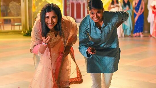 ಹೀಗಾಗಿ, ಆರ್‌ಸಿಬಿ ಹಂಚಿಕೊಂಡಿರುವ ಪೋಸ್ಟ್‌ಗೆ 'ಸ್ಮೃತಿ ಮಂಧಾನ ಎಲ್ಲಿ?' ಎಂದು ಅಭಿಮಾನಿಗಳು ಪ್ರಶ್ನಿಸಿದ್ದಾರೆ.