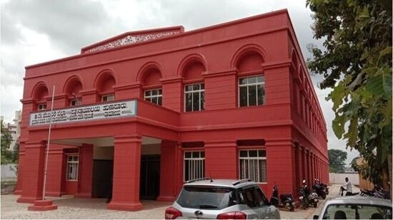 ಬಾರ್ ಅಸೋಸಿಯೇಷನ್ ಸದಸ್ಯರಿಗೆ ಚಂದಾದಾರಿಕೆಯೊಂದಿಗೆ ಕಾಯಿದೆ/ ನಿಯಮಗಳು / ಕಾನೂನು ಪುಸ್ತಕಗಳು ಸುಲಭವಾಗಿ ದೊರಕುವಂತೆ ಮಾಡಲು ಅಡ್ವೊಕೇಟ್ ಜನರಲ್ ಕಛೇರಿ ಸಹಯೋಗದೊಂದಿಗೆ ಆನ್ಲೈನ್ ಗ್ರಂಥಾಲಯವನ್ನು 50 ಲಕ್ಷ ರೂ. ವೆಚ್ಚದಲ್ಲಿ ಸ್ಥಾಪಿಸಲಾಗುವುದು. ಬಾರ್ ಅಸೋಸಿಯೇಷನ್ ಸದಸ್ಯರಿಗೆ ಚಂದಾದಾರಿಕೆಯೊಂದಿಗೆ ಕಾಯಿದೆ/ ನಿಯಮಗಳು / ಕಾನೂನು ಪುಸ್ತಕಗಳು ಸುಲಭವಾಗಿ ದೊರಕುವಂತೆ ಮಾಡಲು ಅಡ್ವೊಕೇಟ್ ಜನರಲ್ ಕಛೇರಿ ಸಹಯೋಗದೊಂದಿಗೆ ಆನ್ಲೈನ್ ಗ್ರಂಥಾಲಯವನ್ನು 50 ಲಕ್ಷ ರೂ. ವೆಚ್ಚದಲ್ಲಿ ಸ್ಥಾಪಿಸಲಾಗುವುದು.