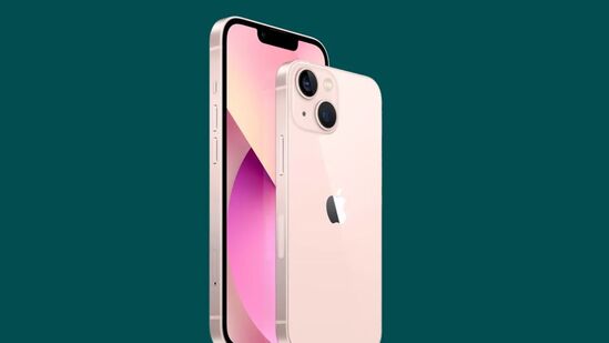 ಐಫೋನ್ 13ಈ ಸೇಲ್ನಲ್ಲಿ ಅತ್ಯಂತ ಅಗ್ಗದ ಐಫೋನ್ 13 ಖರೀದಿಸುವ ಅವಕಾಶ ಲಭ್ಯವಿದೆ ಮತ್ತು ಇದರ ಬೆಲೆ ಕೇವಲ 44,999 ರೂ.ಗಳಿಗೆ ಪಟ್ಟಿ ಮಾಡಲಾಗಿದೆ. ಇದಕ್ಕಾಗಿ ನೀವು ಫ್ಲಿಪ್ಕಾರ್ಟ್ ಆಕ್ಸಿಸ್ ಬ್ಯಾಂಕ್ ಕ್ರೆಡಿಟ್ ಕಾರ್ಡ್ ಮೂಲಕ ಪಾವತಿಸಿದರೆ, ನಿಮಗೆ 2,250 ರೂ.ಗಳ ರಿಯಾಯಿತಿ ಸಿಗುತ್ತದೆ ಮತ್ತು ಫೋನ್ನ ಬೆಲೆ 42,749 ರೂ.ಗಳಾಗಿರುತ್ತದೆ. ಐಫೋನ್ 13ಈ ಸೇಲ್ನಲ್ಲಿ ಅತ್ಯಂತ ಅಗ್ಗದ ಐಫೋನ್ 13 ಖರೀದಿಸುವ ಅವಕಾಶ ಲಭ್ಯವಿದೆ ಮತ್ತು ಇದರ ಬೆಲೆ ಕೇವಲ 44,999 ರೂ.ಗಳಿಗೆ ಪಟ್ಟಿ ಮಾಡಲಾಗಿದೆ. ಇದಕ್ಕಾಗಿ ನೀವು ಫ್ಲಿಪ್ಕಾರ್ಟ್ ಆಕ್ಸಿಸ್ ಬ್ಯಾಂಕ್ ಕ್ರೆಡಿಟ್ ಕಾರ್ಡ್ ಮೂಲಕ ಪಾವತಿಸಿದರೆ, ನಿಮಗೆ 2,250 ರೂ.ಗಳ ರಿಯಾಯಿತಿ ಸಿಗುತ್ತದೆ ಮತ್ತು ಫೋನ್ನ ಬೆಲೆ 42,749 ರೂ.ಗಳಾಗಿರುತ್ತದೆ.