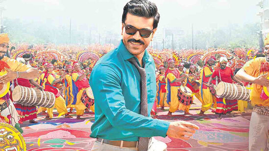 ಗೇಮ್ ಚೇಂಜರ್: ಟಾಲಿವುಡ್ ನಟ ರಾಮ್ ಚರಣ್ ನಾಯಕನಾಗಿ ನಟಿಸಿದ ಗೇಮ್ ಚೇಂಜರ್ ಸಿನಿಮಾ ಒಟಿಟಿ ಟ್ರೆಂಡಿಂಗ್ನಲ್ಲಿ ಅಗ್ರ ನಾಲ್ಕನೇ ಸ್ಥಾನದಲ್ಲಿದೆ. ಈ ಸಿನಿಮಾ ಜೀ5ನಲ್ಲಿ ಸ್ಟ್ರೀಮಿಂಗ್ ಆಗುತ್ತಿದೆ. ಗೇಮ್ ಚೇಂಜರ್: ಟಾಲಿವುಡ್ ನಟ ರಾಮ್ ಚರಣ್ ನಾಯಕನಾಗಿ ನಟಿಸಿದ ಗೇಮ್ ಚೇಂಜರ್ ಸಿನಿಮಾ ಒಟಿಟಿ ಟ್ರೆಂಡಿಂಗ್ನಲ್ಲಿ ಅಗ್ರ ನಾಲ್ಕನೇ ಸ್ಥಾನದಲ್ಲಿದೆ. ಈ ಸಿನಿಮಾ ಜೀ5ನಲ್ಲಿ ಸ್ಟ್ರೀಮಿಂಗ್ ಆಗುತ್ತಿದೆ.