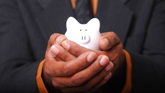 ಆದಾಯ ತೆರಿಗೆ ಕಾಯ್ದೆಯ ಸೆಕ್ಷನ್ 80 ಸಿ ಅಡಿಯಲ್ಲಿ ಆದಾಯ ತೆರಿಗೆ ವಿನಾಯಿತಿ ನೀಡುವ ಸಣ್ಣ ಉಳಿತಾಯ ಯೋಜನೆಗಳ ನೋಟ ಇಲ್ಲಿದೆ.