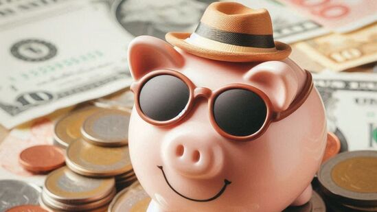 ಹಿರಿಯ ನಾಗರಿಕರ ಉಳಿತಾಯ ಯೋಜನೆ (ಎಸ್ಸಿಎಸ್ಎಸ್):&nbsp;ಹೂಡಿಕೆದಾರರು ಕನಿಷ್ಠ 1000 ರೂ.ಗಳನ್ನು ಹೂಡಿಕೆ ಮಾಡಬಹುದು ಮತ್ತು ಒಟ್ಟು ಹೂಡಿಕೆ 30 ಲಕ್ಷ ರೂ.ಗಳನ್ನು ಮೀರಬಾರದು.