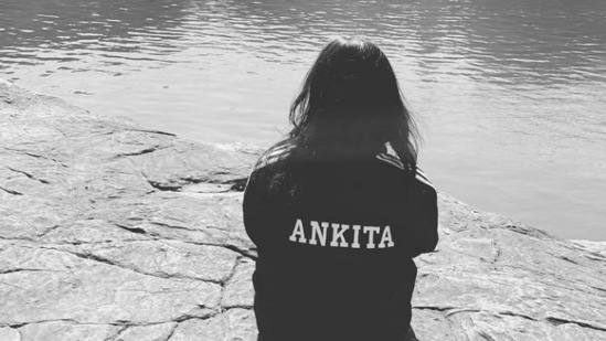 ಅಂಕಿತಾ ಜೈನ್ ಆಗ್ರಾ ಮೂಲದವರು. ಅಂಕಿತಾ ಅವರು ದೆಹಲಿ ತಾಂತ್ರಿಕ ವಿಶ್ವವಿದ್ಯಾಲಯದಿಂದ (ಡಿಟಿಯು) ಬಿಟೆಕ್ ಅಧ್ಯಯನ ಮಾಡಿದ್ದಾರೆ. ಅಂಕಿತಾ ಜೈನ್ ಆಗ್ರಾ ಮೂಲದವರು. ಅಂಕಿತಾ ಅವರು ದೆಹಲಿ ತಾಂತ್ರಿಕ ವಿಶ್ವವಿದ್ಯಾಲಯದಿಂದ (ಡಿಟಿಯು) ಬಿಟೆಕ್ ಅಧ್ಯಯನ ಮಾಡಿದ್ದಾರೆ. 