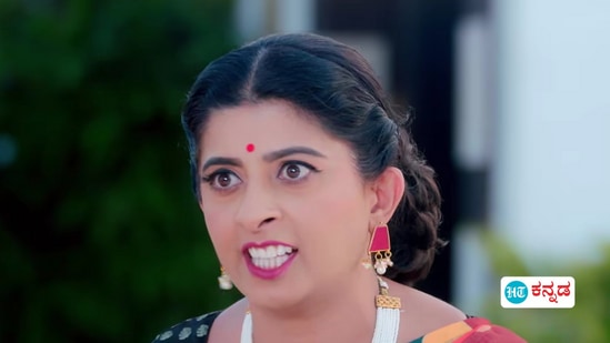 ಲಕ್ಷ್ಮೀ ಬಾರಮ್ಮ ಧಾರಾವಾಹಿಯಲ್ಲಿ ಕಾವೇರಿ ವಿಧಿ ಮೇಲೆ ಕೋಪ ಮಾಡಿಕೊಂಡಿದ್ದಾಳೆ. ಸಾಮೂಹಿಕ ವಿವಾಹದಲ್ಲಿ ತಾನು ಪ್ರೀತಿಸಿದ ಹುಡುಗನನ್ನು ಅವಳು ಮದುವೆ ಆಗಿದ್ದಾಳೆ.&nbsp;