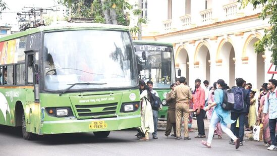 ಎಸ್ಎಸ್ಎಲ್ಸಿ ಪರೀಕ್ಷೆಗೆ ಹೋಗುವ ಮಕ್ಕಳಿಗೆ ಉಚಿತ ಪ್ರಯಾಣಕ್ಕೆ ಅವಕಾಶ ಮಾಡಲಾಗಿದೆ. ಎಸ್ಎಸ್ಎಲ್ಸಿ ಪರೀಕ್ಷೆಗೆ ಹೋಗುವ ಮಕ್ಕಳಿಗೆ ಉಚಿತ ಪ್ರಯಾಣಕ್ಕೆ ಅವಕಾಶ ಮಾಡಲಾಗಿದೆ.