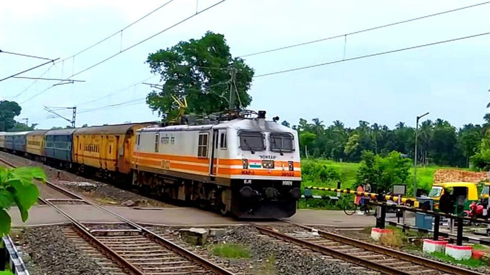 Indian Railways: ತುಮಕೂರು ಸಂಪಿಗೆ ರೋಡ್, ಬೆಂಗಳೂರಿನ ಮಲ್ಲೇಶ್ವರಂ ನಿಲ್ದಾಣಗಳಲ್ಲಿ ರೈಲುಗಳ ತಾತ್ಕಾಲಿಕ ನಿಲುಗಡೆ ಮುಂದುವರಿಕೆ