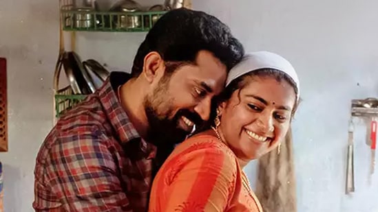 ದಿ ಗ್ರೇಟ್ ಇಂಡಿಯನ್ ಕಿಚನ್: ಮಲಯಾಳಂ ನಟಿ‌ ನಿಮಿಷಾ ಸಜಯನ್ ನಟಿಸಿದ ಈ ಚಿತ್ರವು ಸಾಂಪ್ರದಾಯಿಕ ಮನೆಗಳಲ್ಲಿ ಮಹಿಳೆಯರ ಮೇಲಿನ ದಬ್ಬಾಳಿಕೆಯ ಮೇಲೆ ಬೆಳಕು ಚೆಲ್ಲುತ್ತದೆ. ಈ ಸಿನಿಮಾ ಅಮೆಜಾನ್‌ ಪ್ರೈಂ ಮತ್ತು ಜೀ5ನಲ್ಲಿ ವೀಕ್ಷಣೆಗೆ ಲಭ್ಯವಿದೆ.