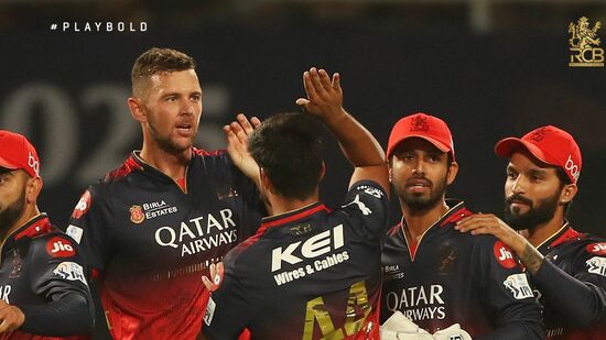 ಕೋಲ್ಕತ್ತಾ ನೈಟ್ ರೈಡರ್ಸ್ (KKR) ವಿರುದ್ಧದ 2025ರ ಇಂಡಿಯನ್ ಪ್ರೀಮಿಯರ್ ಲೀಗ್ (IPL 2025) ಉದ್ಘಾಟನಾ ಪಂದ್ಯದಲ್ಲಿ ರಾಯಲ್ ಚಾಲೆಂಜರ್ಸ್ ಬೆಂಗಳೂರು ಪರ ಸ್ವಿಂಗ್ ಕಿಂಗ್ ಭುವನೇಶ್ವರ್​ ಕುಮಾರ್ ಕಣಕ್ಕಿಳಿಯದಿರುವುದು ಅಚ್ಚರಿ ಮೂಡಿಸಿದೆ.