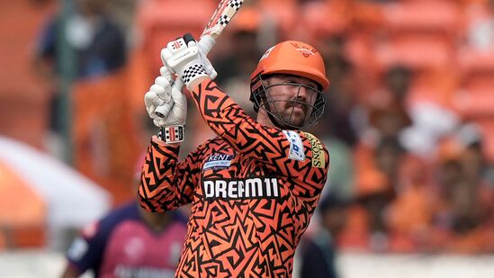 ಪವರ್​​ಪ್ಲೇನಲ್ಲಿ ಅತಿ ಹೆಚ್ಚು  ಸ್ಕೋರ್ ಮಾಡಿದವರ ಪಟ್ಟಿಯಲ್ಲಿ ಸನ್​ರೈಸರ್ಸ್ 2ನೇ ಸ್ಥಾನದಲ್ಲಿದೆ. ಆರಂಭಿಕ ಆಟಗಾರರಾದ ಹೆಡ್ ಮತ್ತು ಅಭಿಷೇಕ್ ಶರ್ಮಾ ಅವರ ಆರ್ಭಟದಿಂದ ತಂಡವು 2024ರಲ್ಲಿ ಲಕ್ನೋ ಸೂಪರ್​​ ಜೈಂಟ್ಸ್ ವಿರುದ್ಧ 107/0 ಸ್ಕೋರ್ ಮಾಡಿತ್ತು.