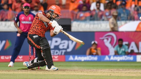 ನಾಲ್ಕನೇ ಸ್ಥಾನದಲ್ಲಿರುವ ಸಿಎಸ್​ಕೆ 2014ರಲ್ಲಿ ಪಂಜಾಬ್ ಕಿಂಗ್ಸ್ ಎದುರು 100/2 ಸ್ಕೋರ್ ಮಾಡಿತ್ತು. ಮುಂಬೈನ ವಾಂಖೆಡೆ ಮೈದಾನದಲ್ಲಿ ಈ ಪಂದ್ಯ ಜರುಗಿತ್ತು.