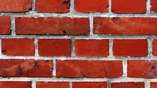 ಸುಧಾರಿತ ದೈಹಿಕ ಕಾರ್ಯಕ್ಷಮತೆ: ಕೆಂಪು ಬಣ್ಣವನ್ನು ನೋಡುವುದು ದೈಹಿಕ ಕಾರ್ಯಕ್ಷಮತೆಯನ್ನು ಹೆಚ್ಚಿಸುತ್ತದೆ ಎಂದು ಅಧ್ಯಯನಗಳು ಸೂಚಿಸಿವೆ. ಕೆಂಪು ಬಟ್ಟೆಗಳನ್ನು ಧರಿಸುವ ಅಥವಾ ಕೆಂಪು ಪರಿಸರದಲ್ಲಿ ಆಡುವ ಕ್ರೀಡಾಪಟುಗಳು ಸ್ಪರ್ಧಾತ್ಮಕ ಸಂದರ್ಭಗಳಲ್ಲಿ ಉತ್ತಮವಾಗಿ ಕಾರ್ಯನಿರ್ವಹಿಸುತ್ತಾರೆ. ಸುಧಾರಿತ ದೈಹಿಕ ಕಾರ್ಯಕ್ಷಮತೆ: ಕೆಂಪು ಬಣ್ಣವನ್ನು ನೋಡುವುದು ದೈಹಿಕ ಕಾರ್ಯಕ್ಷಮತೆಯನ್ನು ಹೆಚ್ಚಿಸುತ್ತದೆ ಎಂದು ಅಧ್ಯಯನಗಳು ಸೂಚಿಸಿವೆ. ಕೆಂಪು ಬಟ್ಟೆಗಳನ್ನು ಧರಿಸುವ ಅಥವಾ ಕೆಂಪು ಪರಿಸರದಲ್ಲಿ ಆಡುವ ಕ್ರೀಡಾಪಟುಗಳು ಸ್ಪರ್ಧಾತ್ಮಕ ಸಂದರ್ಭಗಳಲ್ಲಿ ಉತ್ತಮವಾಗಿ ಕಾರ್ಯನಿರ್ವಹಿಸುತ್ತಾರೆ.