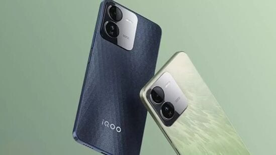 iQOO Z9x 5G-ವಿವೋ-ಸಂಯೋಜಿತ ಬ್ರ್ಯಾಂಡ್ನ iQOO Z9x 5G ಫೋನ್ ರೂ. 13,999 ಕ್ಕೆ ಲಭ್ಯವಿದೆ ಮತ್ತು ಇದು 6.72-ಇಂಚಿನ ದೊಡ್ಡ ಡಿಸ್ಪ್ಲೇ ಹೊಂದಿದೆ. ಈ ಫೋನ್ ಸ್ನಾಪ್ಡ್ರಾಗನ್ 6 ಜೆನ್ 1 ಪ್ರೊಸೆಸರ್ ಮತ್ತು 50MP ಕ್ಯಾಮೆರಾ ಮತ್ತು 44W ಫಾಸ್ಟ್ ಚಾರ್ಜಿಂಗ್ ಬೆಂಬಲದೊಂದಿಗೆ 6000mAh ಬ್ಯಾಟರಿಯನ್ನು ಹೊಂದಿದೆ. iQOO Z9x 5G-ವಿವೋ-ಸಂಯೋಜಿತ ಬ್ರ್ಯಾಂಡ್ನ iQOO Z9x 5G ಫೋನ್ ರೂ. 13,999 ಕ್ಕೆ ಲಭ್ಯವಿದೆ ಮತ್ತು ಇದು 6.72-ಇಂಚಿನ ದೊಡ್ಡ ಡಿಸ್ಪ್ಲೇ ಹೊಂದಿದೆ. ಈ ಫೋನ್ ಸ್ನಾಪ್ಡ್ರಾಗನ್ 6 ಜೆನ್ 1 ಪ್ರೊಸೆಸರ್ ಮತ್ತು 50MP ಕ್ಯಾಮೆರಾ ಮತ್ತು 44W ಫಾಸ್ಟ್ ಚಾರ್ಜಿಂಗ್ ಬೆಂಬಲದೊಂದಿಗೆ 6000mAh ಬ್ಯಾಟರಿಯನ್ನು ಹೊಂದಿದೆ.