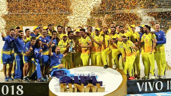 2018ರ ಋತುವಿನಲ್ಲಿ ಮತ್ತೊಂದು ಬಾರಿ ಮುಂಬೈ 1 ವಿಕೆಟ್ ಸೋಲು ಕಂಡಿತು. ಎರಡು ವರ್ಷಗಳ ನಿಷೇಧದ ನಂತರ ಲೀಗ್‌ಗೆ ಮರಳಿದ ಚೆನ್ನೈ ಸೂಪರ್ ಕಿಂಗ್ಸ್ ಮುಂಬೈ ಇಂಡಿಯನ್ಸ್ ತಂಡವನ್ನು 1 ವಿಕೆಟ್‌ನಿಂದ ಸೋಲಿಸಿತು. 166 ರನ್‌ಗಳ ಗುರಿ ಬೆನ್ನತ್ತಿದ ಸಿಎಸ್‌ಕೆ 5 ವಿಕೆಟ್ ನಷ್ಟಕ್ಕೆ 75 ರನ್ ಗಳಿಸಿತ್ತು. ಕೊನೆಯಲ್ಲಿ ಬ್ಯಾಟಿಂಗ್‌ನಿಂದ ನಿವೃತ್ತರಾಗಿದ್ದ ಕೇದಾರ್ ಜಾಧವ್ ಕೊನೆಯ ಓವರ್‌ನಲ್ಲಿ ಬ್ಯಾಟಿಂಗ್‌ಗೆ ಬಂದರು. ಬೌಂಡರಿಯೊಂದಿಗೆ ತಂಡವನ್ನು ಗೆಲ್ಲಿಸಿದರು.