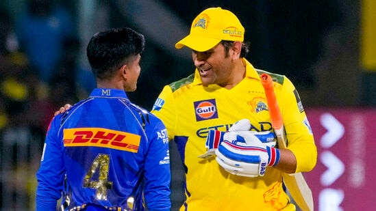 ವಿಘ್ನೇಶ್ ಪುತ್ತೂರ್ ಕಿವಿಯಲ್ಲಿ ಎಂಎಸ್ ಧೋನಿ ಹೇಳಿದ್ದೇನು; ಕೊನೆಗೂ ಸಸ್ಪೆನ್ಸ್ ಅಂತ್ಯ ವಿಘ್ನೇಶ್ ಪುತ್ತೂರ್ ಕಿವಿಯಲ್ಲಿ ಎಂಎಸ್ ಧೋನಿ ಹೇಳಿದ್ದೇನು; ಕೊನೆಗೂ ಸಸ್ಪೆನ್ಸ್ ಅಂತ್ಯ