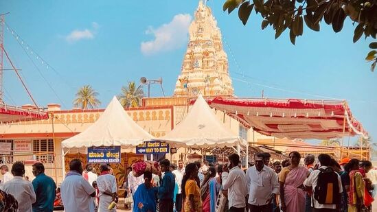 ಮಲೈ ಮಹದೇಶ್ವರ ಕ್ಷೇತ್ರಕ್ಕೆ ಕರ್ನಾಟಕ ಮಾತ್ರವಲ್ಲದೇ ತಮಿಳುನಾಡು ಭಾಗದಿಂದಲೂ ಹೆಚ್ಚಿನ ಭಕ್ತರು ಆಗಮಿಸುತ್ತಾರೆ. ಜಾತ್ರೆ ಕಾರಣದಿಂದ ಮಾಹಿತಿ ಕೇಂದ್ರ ಆರಂಭಿಸಿ ಭಕ್ತರಿಗೆ ಮಾಹಿತಿ ಒದಗಿಸಲಾಗುತ್ತಿದೆ.