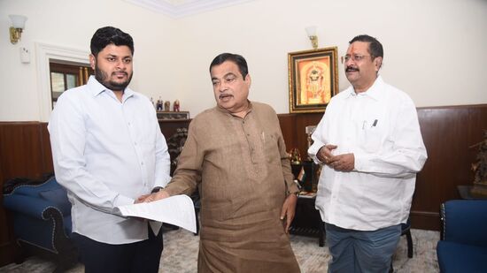 ಹಿಂದೆಲ್ಲಾ ಯಡಿಯೂರಪ್ಪ ಅವರ ವಿರುದ್ದ ಬಂಡೆದ್ದ ಯತ್ನಾಳ ಈಗ ಹಾಲಿ ಅಧ್ಯಕ್ಷ ಬಿ.ವೈ.ವಿಜಯೇಂದ್ರ ಜತೆ ಸಂಘರ್ಷಕ್ಕೆ ಇಳಿದವರು ಯತ್ನಾಳ್‌. ಕೇಂದ್ರದ ನಾಯಕರನ್ನು ಭೇಟಿ ಮಾಡಿ ವಿವರಣೆ ನೀಡಿದರೂ ಪಕ್ಷ ಅವರನ್ನು ಉಚ್ಚಾಟನೆ ಮಾಡಿ ಆದೇಶ ಹೊರಡಿಸಿದೆ. 