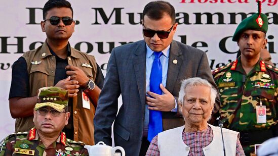 ಬಾಂಗ್ಲಾದೇಶದಲ್ಲಿ ರಾಜಕೀಯ ಅಸ್ಥಿರತೆ, ಅಸಮಾಧಾನ, ಆರ್ಥಿಕ ಅಸ್ಥಿರತೆ ಮತ್ತು ದೇಶದಲ್ಲಿ ಸಂಘರ್ಷದ ಪರಿಸ್ಥಿತಿ ನಂತರ ಸೇನಾ ದಂಗೆ ನಡೆದು ಆಡಳಿತಾರೂಢ ಶೇಖ್ ಹಸೀನಾ ಸರ್ಕಾರವನ್ನು ಪತನಗೊಳಿಸಿತ್ತು.ಬಾಂಗ್ಲಾದೇಶದಲ್ಲಿ ವಿದ್ಯಾರ್ಥಿಗಳ ಆಂದೋಲನದ ನಂತರ, ಸೇನೆಯು ಸರ್ಕಾರದ ಅಧಿಪತ್ಯವನ್ನು ವಹಿಸಿ ಹಂಗಾಮಿ ಪ್ರಧಾನ ಮಂತ್ರಿಯನ್ನಾಗಿ ಮುಹಮ್ಮದ್ ಯೂನಸ್ ಅವರನ್ನು ನೇಮಕ ಮಾಡಿ ಆಡಳಿತ ಸೂತ್ರ ನೀಡಿದೆ.