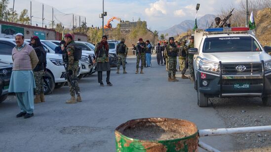 ಪಾಕಿಸ್ತಾನದಲ್ಲಿ ಸೇನಾದಂಗೆ ಎಂಬುದು ಸಾಮಾನ್ಯ ಪದವಾಗಿದೆ. ಇಲ್ಲಿ ಮೊದಲ ಬಾರಿಗೆ, 1958ರಲ್ಲಿ ಜನರಲ್ ಅಯೂಬ್ ಖಾನ್ ಸೇನಾದಂಗೆ ನಡೆಸಿ ಆಡಳಿತ ಸೂತ್ರ ಹಿಡಿದರು. ಇದು ಪಾಕಿಸ್ತಾನಕ್ಕೆ ಸ್ವಾತಂತ್ರ್ಯ ಸಿಕ್ಕು ಎಂಟು ವರ್ಷಗಳ ಬಳಿಕ ನಡೆದ ಘಟನೆ. ಇದಾದ ಬಳಿಕ ಜನರಲ್ ಜಿಯಾ ಉಲ್ ಹಕ್ ಮತ್ತು ಪರ್ವೇಜ್ ಮುಷರಫ್ ಕೂಡ ಸೇನಾದಂಗೆ ನಡೆಸಿ ಆಡಳಿತ ಸೂತ್ರ ಹಿಡಿದರು. ಇಲ್ಲಿ, ರಾಜಕೀಯ ಮತ್ತು ಚುನಾವಣೆಗಳಲ್ಲಿ ಸೈನ್ಯದ ಹಸ್ತಕ್ಷೇಪವು ತುಂಬಾ ಇದೆ, ಇದರಿಂದಾಗಿ ಉಂಟಾಗುವ ರಾಜಕೀಯ ಅಸ್ಥಿರತೆಯ ಲಾಭವನ್ನು ಸೇನೆ, ಸೇನಾಧಿಕಾರಿಗಳು ಬಳಸಿಕೊಳ್ಳುತ್ತಾರೆ.