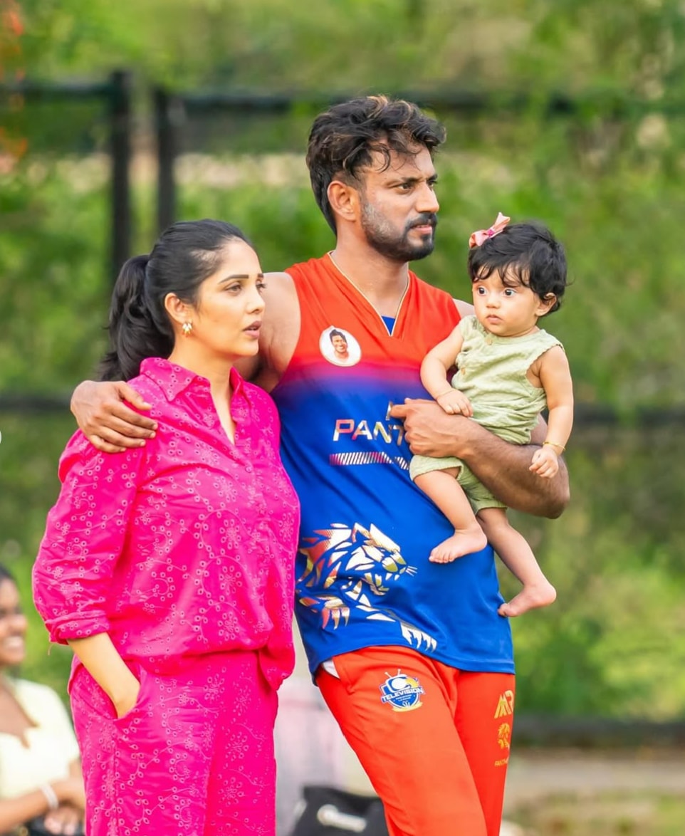 ಕನ್ನಡ ಸಿನಿಮಾ ಸುದ್ದಿಗಳು, ಸೀರಿಯಲ್‌ ಸುದ್ದಿಗಳು, ಒಟಿಟಿ ಸಿನಿಮಾ ಮತ್ತು ವೆಬ್‌ ಸರಣಿ ಸುದ್ದಿಗಳು, ಸೆಲೆಬ್ರಿಟಿಗಳ ಸುದ್ದಿಗಳನ್ನು ಓದಲು ಹಿಂದೂಸ್ತಾನ್‌ ಟೈಮ್ಸ್‌ ಕನ್ನಡಕ್ಕೆ ಭೇಟಿ ನೀಡಿ.