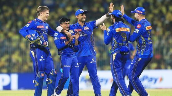 ಮುಂಬೈ ಇಂಡಿಯನ್ಸ್ ತಂಡ: ರೋಹಿತ್ ಶರ್ಮಾ, ರಿಯಾನ್ ರಿಕಲ್ಟನ್ (ವಿಕೆಟ್ ಕೀಪರ್), ವಿಲ್ ಜಾಕ್ಸ್, ಸೂರ್ಯಕುಮಾರ್ ಯಾದವ್, ತಿಲಕ್ ವರ್ಮಾ, ಹಾರ್ದಿಕ್ ಪಾಂಡ್ಯ (ನಾಯಕ), ನಮನ್ ಧಿರ್, ಮಿಚೆಲ್ ಸ್ಯಾಂಟ್ನರ್, ದೀಪಕ್ ಚಹರ್, ಟ್ರೆಂಟ್ ಬೌಲ್ಟ್, ಸತ್ಯನಾರಾಯಣ ರಾಜು. (ಇಂಪ್ಯಾಕ್ಟ್ ಆಟಗಾರ: ವಿಘ್ನೇಶ್ ಪುತ್ತೂರು/ ಕಾರ್ಬಿನ್ ಬಾಷ್) <p>ಮುಂಬೈ ಇಂಡಿಯನ್ಸ್ ತಂಡ: ರೋಹಿತ್ ಶರ್ಮಾ, ರಿಯಾನ್ ರಿಕಲ್ಟನ್ (ವಿಕೆಟ್ ಕೀಪರ್), ವಿಲ್ ಜಾಕ್ಸ್, ಸೂರ್ಯಕುಮಾರ್ ಯಾದವ್, ತಿಲಕ್ ವರ್ಮಾ, ಹಾರ್ದಿಕ್ ಪಾಂಡ್ಯ (ನಾಯಕ), ನಮನ್ ಧಿರ್, ಮಿಚೆಲ್ ಸ್ಯಾಂಟ್ನರ್, ದೀಪಕ್ ಚಹರ್, ಟ್ರೆಂಟ್ ಬೌಲ್ಟ್, ಸತ್ಯನಾರಾಯಣ ರಾಜು. (ಇಂಪ್ಯಾಕ್ಟ್ ಆಟಗಾರ: ವಿಘ್ನೇಶ್ ಪುತ್ತೂರು/ ಕಾರ್ಬಿನ್ ಬಾಷ್)</p>