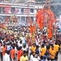 ಬೆಳಗ್ಗೆಯಿಂದಲೇ ಶ್ರೀಮಠಕ್ಕೆ ಭಕ್ತರು, ಗಣ್ಯರ ದಂಡು ಹರಿದು ಬಂದಿದ್ದು, ಕೇಂದ್ರ ರಕ್ಷಣಾ ಸಚಿವ ರಾಜನಾಥ್ ಸಿಂಗ್, ಉಪಮುಖ್ಯಮಂತ್ರಿ ಡಿ.ಕೆ. ಶಿವಕುಮಾರ್, ಕೇಂದ್ರ ರೈಲ್ವೆ ಹಾಗೂ ಜಲಶಕ್ತಿ ರಾಜ್ಯ ಖಾತೆ ಸಚಿವ ವಿ. ಸೋಮಣ್ಣ, ಸಹಕಾರ ಸಚಿವ ಕೆ.ಎನ್. ರಾಜಣ್ಣ, ಬಿಜೆಪಿ ರಾಜ್ಯಾಧ್ಯಕ್ಷ ವಿಜಯೇಂದ್ರ, ಮಾಜಿ ಸಂಸದ ಜಿ.ಎಸ್. ಬಸವರಾಜು, ಶಾಸಕರಾದ ಬಿ. ಸುರೇಶ್ಗೌಡ, ಜ್ಯೋತಿಗಣೇಶ್, ಶ್ರೀನಿವಾಸಯ್ಯ ಸೇರಿದಂತೆ ವಿವಿಧ ಮಠಾಧೀಶರುಗಳು ಶ್ರೀಗಳ ಗದ್ದುಗೆ ದರ್ಶನ ಪಡೆದು ಭಕ್ತಿ ಸಮರ್ಪಿಸಿದರು. <p>ಬೆಳಗ್ಗೆಯಿಂದಲೇ ಶ್ರೀಮಠಕ್ಕೆ ಭಕ್ತರು, ಗಣ್ಯರ ದಂಡು ಹರಿದು ಬಂದಿದ್ದು, ಕೇಂದ್ರ ರಕ್ಷಣಾ ಸಚಿವ ರಾಜನಾಥ್ ಸಿಂಗ್, ಉಪಮುಖ್ಯಮಂತ್ರಿ ಡಿ.ಕೆ. ಶಿವಕುಮಾರ್, ಕೇಂದ್ರ ರೈಲ್ವೆ ಹಾಗೂ ಜಲಶಕ್ತಿ ರಾಜ್ಯ ಖಾತೆ ಸಚಿವ ವಿ. ಸೋಮಣ್ಣ, ಸಹಕಾರ ಸಚಿವ ಕೆ.ಎನ್. ರಾಜಣ್ಣ, ಬಿಜೆಪಿ ರಾಜ್ಯಾಧ್ಯಕ್ಷ ವಿಜಯೇಂದ್ರ, ಮಾಜಿ ಸಂಸದ ಜಿ.ಎಸ್. ಬಸವರಾಜು, ಶಾಸಕರಾದ ಬಿ. ಸುರೇಶ್ಗೌಡ, ಜ್ಯೋತಿಗಣೇಶ್, ಶ್ರೀನಿವಾಸಯ್ಯ ಸೇರಿದಂತೆ ವಿವಿಧ ಮಠಾಧೀಶರುಗಳು ಶ್ರೀಗಳ ಗದ್ದುಗೆ ದರ್ಶನ ಪಡೆದು ಭಕ್ತಿ ಸಮರ್ಪಿಸಿದರು.</p>